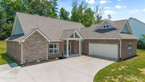 2049 Old Hickory Ln, Lenoir City, TN 37772