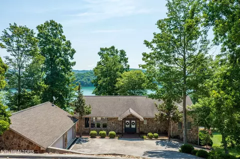 226 Mountain Crest Dr, La Follette, TN 37766