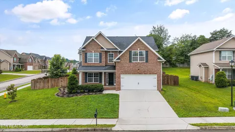 1721 Golden Nugget Ln, Knoxville, TN 37932