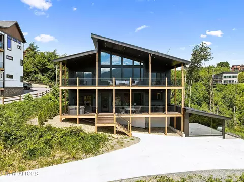 743 Village Loop Rd, Gatlinburg, TN 37738
