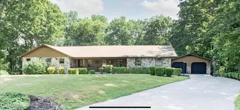 146 Lake Hills Dr, Oak Ridge, TN 37830