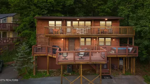 1516 Zurich Rd, Gatlinburg, TN 37738