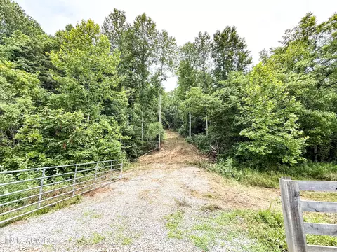 Forest Creek Pkwy, Oak Ridge, TN 37830