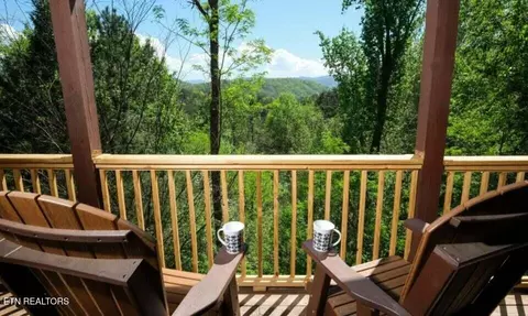 544 Royal Coachman Dr, Pigeon Forge, TN 37863