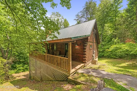 2389 Misty Ln, Sevierville, TN 37876
