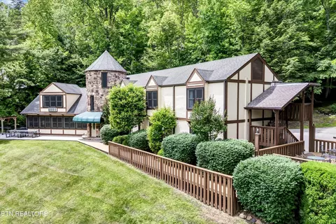3950 Castle Rd, Gatlinburg, TN 37738