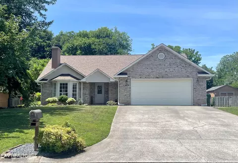 1889 Crest Rd, Maryville, TN 37804
