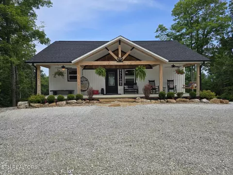 669 Crooked Branch Pvt Rd, Huntsville, TN 37756