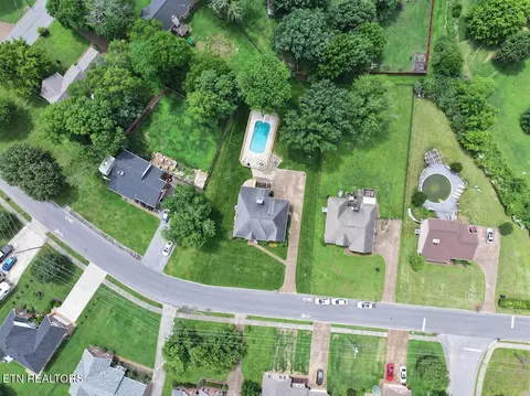 189 Lakeside Park Dr, Hendersonville, TN 37075