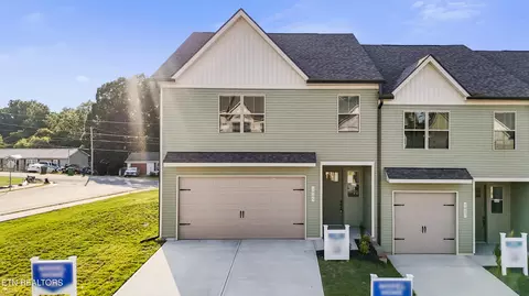 1805 Bennett Village Dr, Maryville, TN 37804