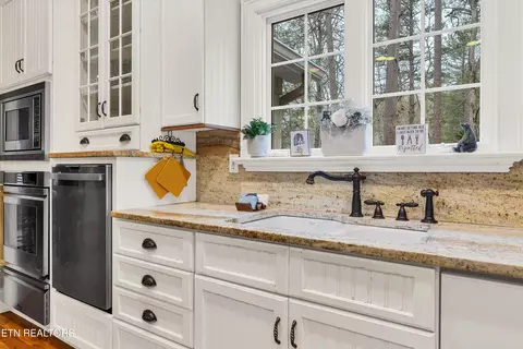 Kitchen - 453 Mount John Loop, Townsend, TN 37882 photo 4 of 5