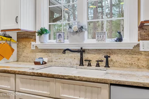 Kitchen - 453 Mount John Loop, Townsend, TN 37882 photo 5 of 5