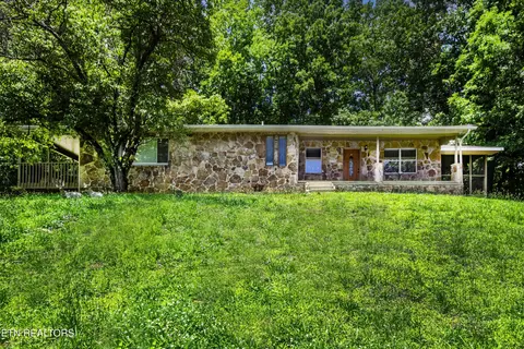 161 Strutt St, Oliver Springs, TN 37840