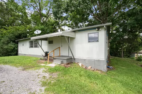 807 E Chestnut St, La Follette, TN 37766