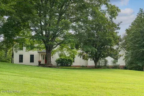824 W Woodchase Rd, Knoxville, TN 37934