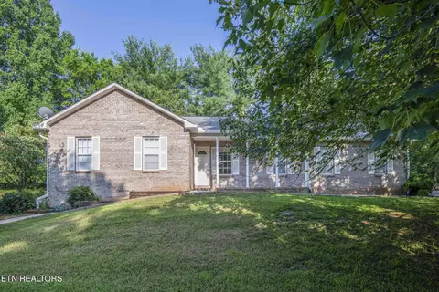 104 Blackberry Ridge Dr, Lenoir City, TN 37772