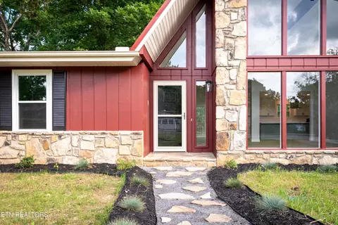 1126 Smokyview Dr, Sevierville, TN 37862