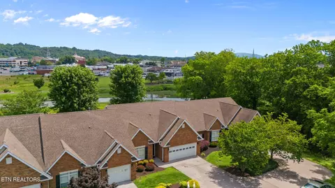 244 River Garden Ct, Sevierville, TN 37862