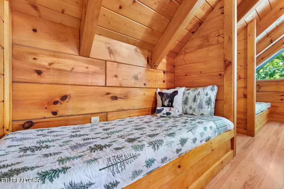 Bedroom - 2217 Red Bud Rd, Sevierville, TN 37876 photo 5 of 9