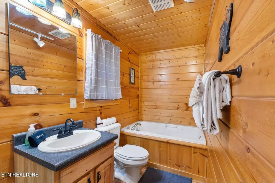Bath - 2217 Red Bud Rd, Sevierville, TN 37876 photo 2 of 5