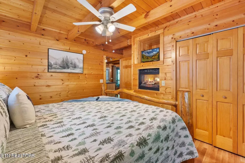 Bedroom - 2217 Red Bud Rd, Sevierville, TN 37876 photo 4 of 9
