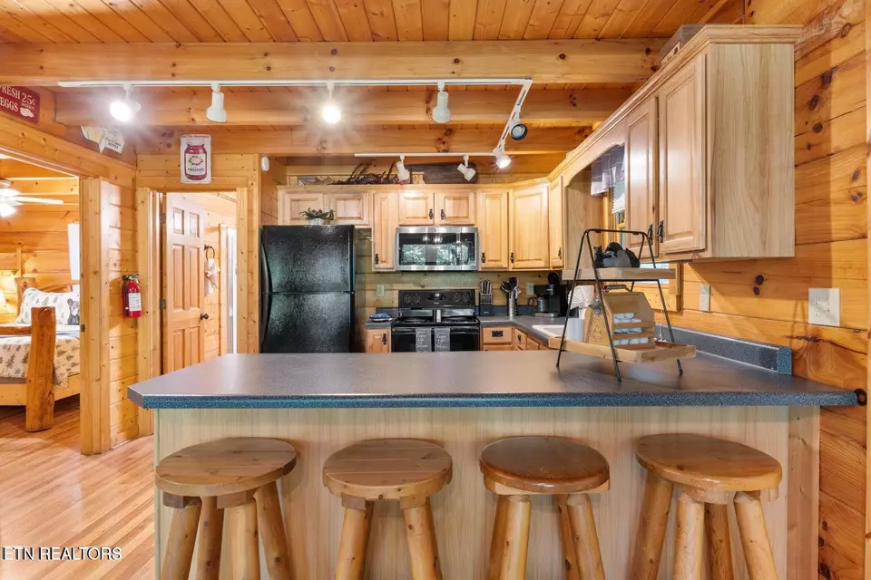 Kitchen - 2217 Red Bud Rd, Sevierville, TN 37876 photo 3 of 4