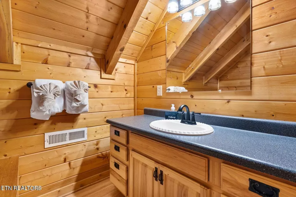 Bath - 2217 Red Bud Rd, Sevierville, TN 37876 photo 3 of 5