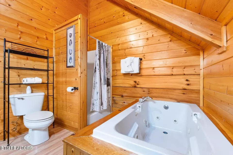 Bath - 2217 Red Bud Rd, Sevierville, TN 37876 photo 5 of 5