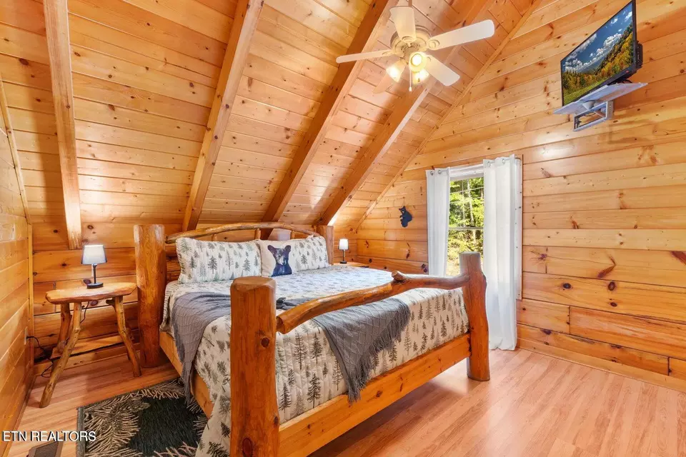 Bedroom - 2217 Red Bud Rd, Sevierville, TN 37876 photo 7 of 9