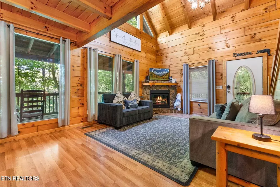 Living - 2217 Red Bud Rd, Sevierville, TN 37876 photo 3 of 4