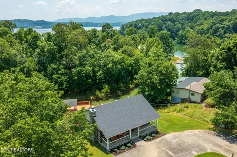 922 Campfire Pt, Dandridge, TN 37725