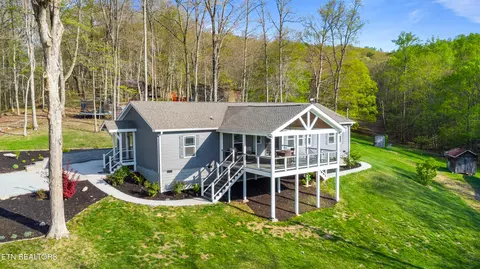 238 Mac Ivey Ln, La Follette, TN 37766