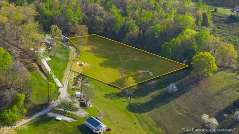 Mac Ivey Lane, La Follette, TN 37766