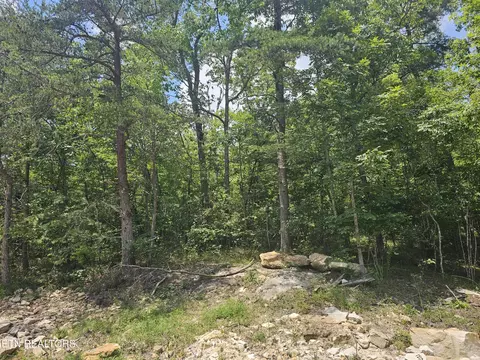 371 St George Dr, Crossville, TN 38558