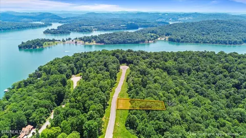 565 S Two Rivers Ln, La Follette, TN 37766
