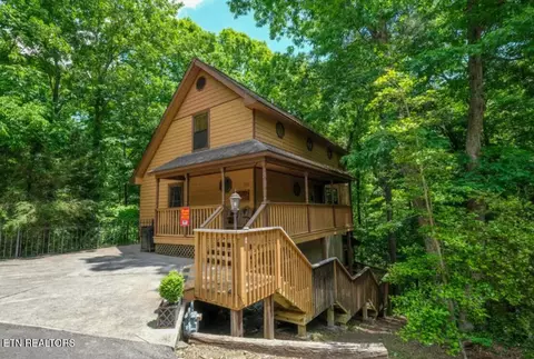 315 Greenwood Way, Pigeon Forge, TN 37863