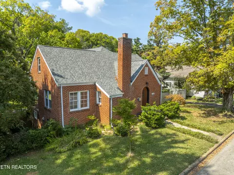 239 S Magnolia St, Maryville, TN 37803