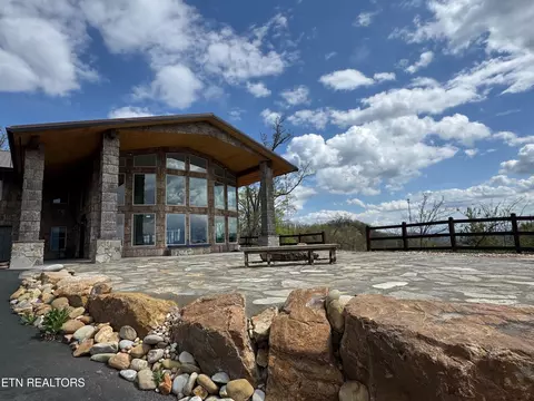 3661 Richardson Cove Rd, Sevierville, TN 37876