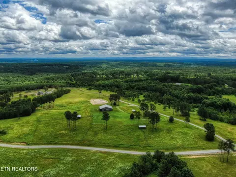 517 Hunters Rdg Tr, Jamestown, TN 38556