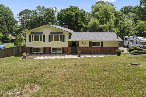 111 Mohawk Rd, Oak Ridge, TN 37830