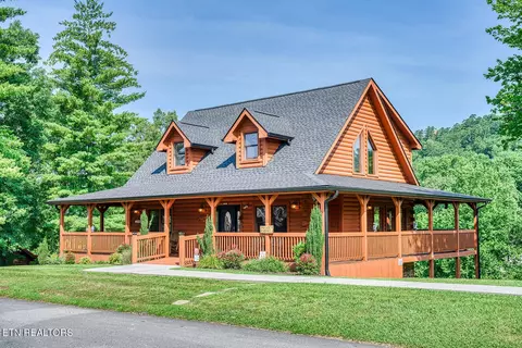 2028 Piney Overlook Ln, Sevierville, TN 37862