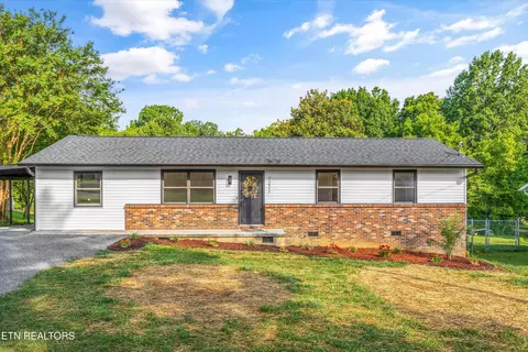7221 Meadowbrook Cir, Knoxville, TN 37918