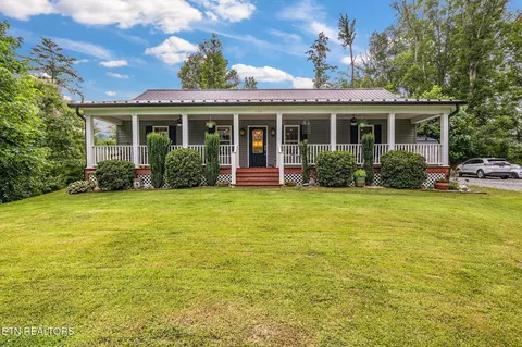 1106 Little Smoky Rd, Gatlinburg, TN 37738
