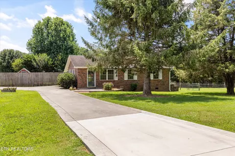 303 Sunflower Cir, Sweetwater, TN 37874