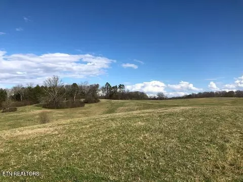 8634 Shackleford Ln, Strawberry Plains, TN 37871