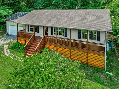 4819 Hillard Ln, Strawberry Plains, TN 37871
