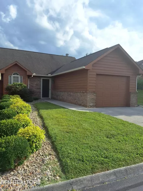 1317 Secretariat Dr, Morristown, TN 37814