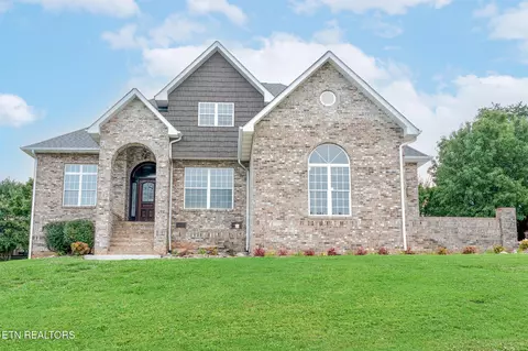 913 Saint Johns Dr, Maryville, TN 37801