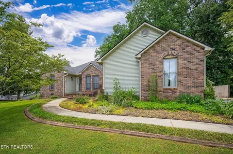 1760 Heathrow Dr, Cookeville, TN 38506