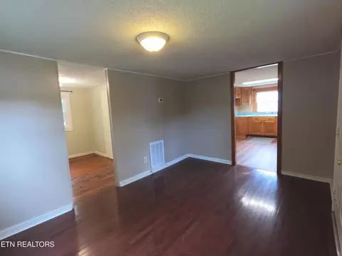 Living - 9 Sharp Rd, Athens, TN 37303 photo 3 of 3
